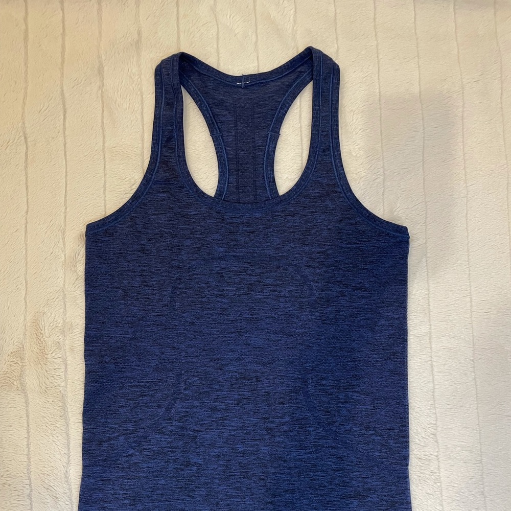 Lululemon navy women’s tank top size 6